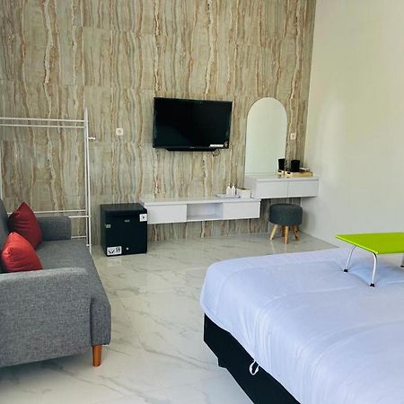 Urbanview Hotel Nimara Ngawi By Reddoorz Eksteriør bilde