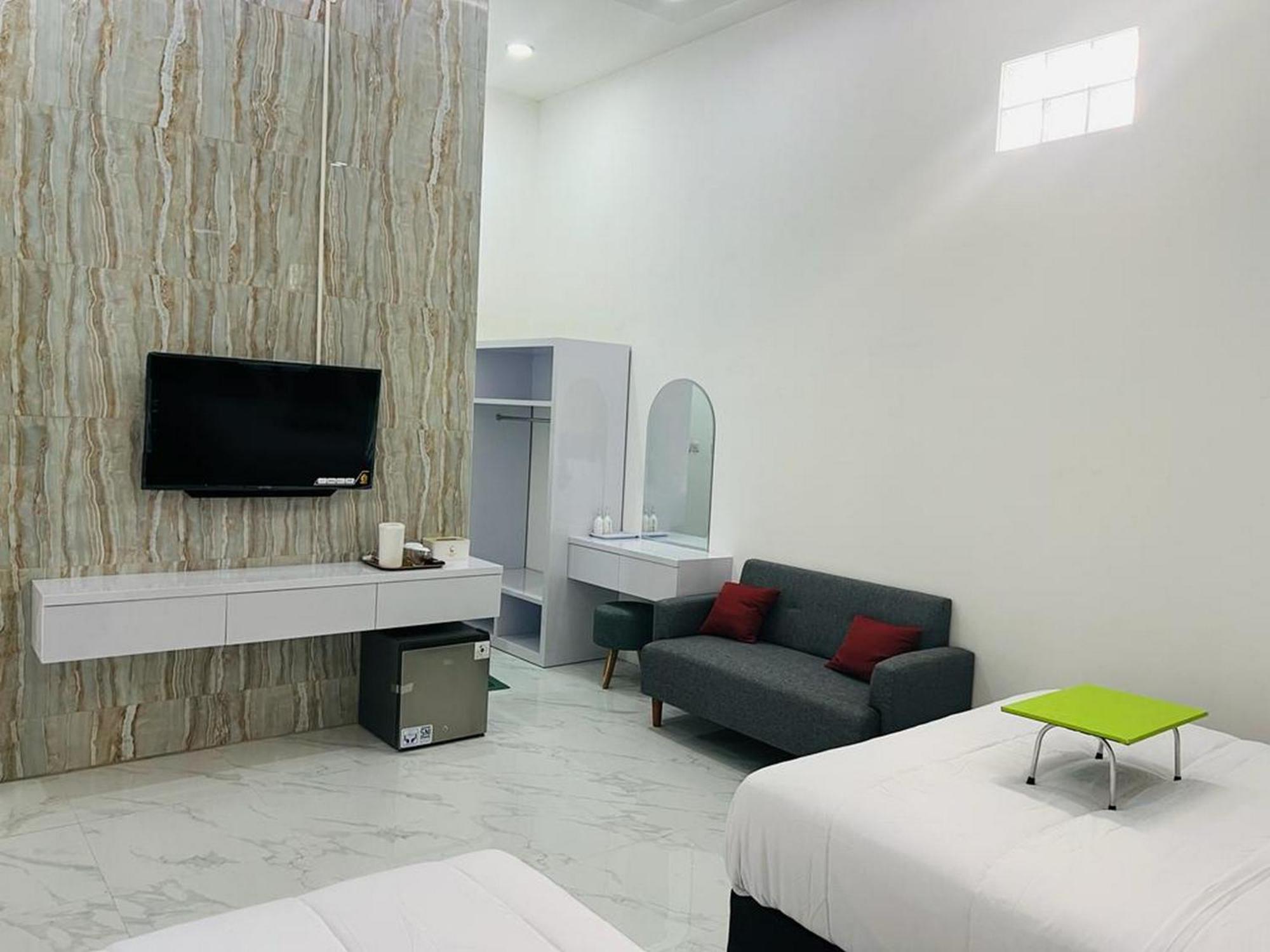Urbanview Hotel Nimara Ngawi By Reddoorz Eksteriør bilde