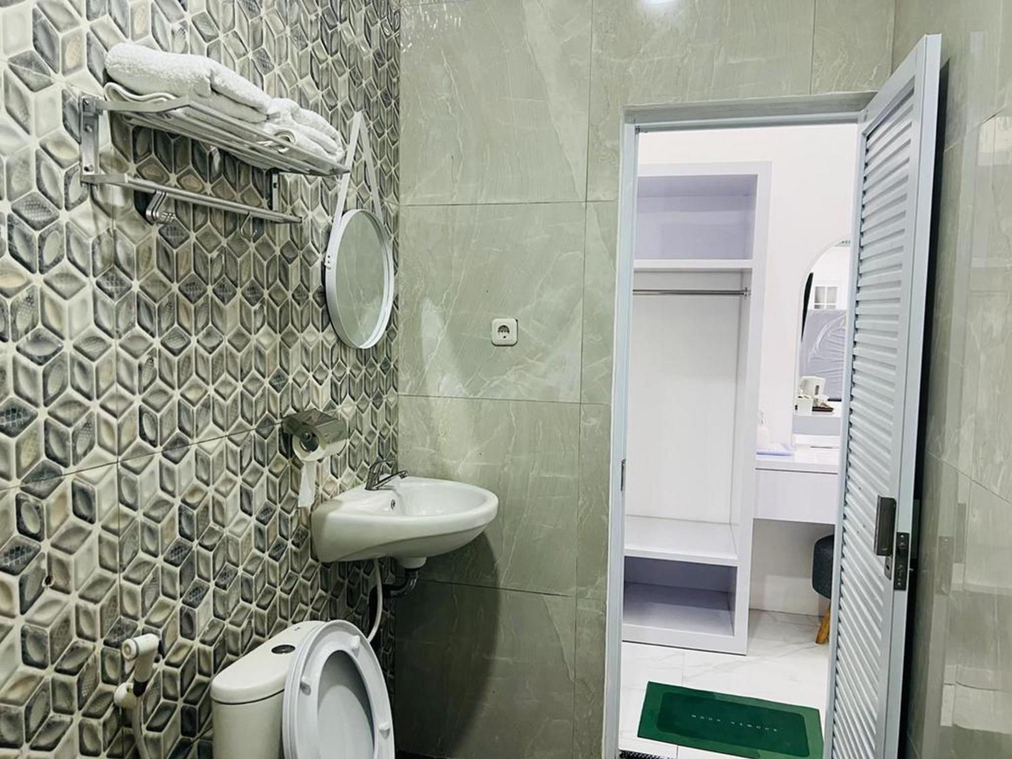 Urbanview Hotel Nimara Ngawi By Reddoorz Eksteriør bilde