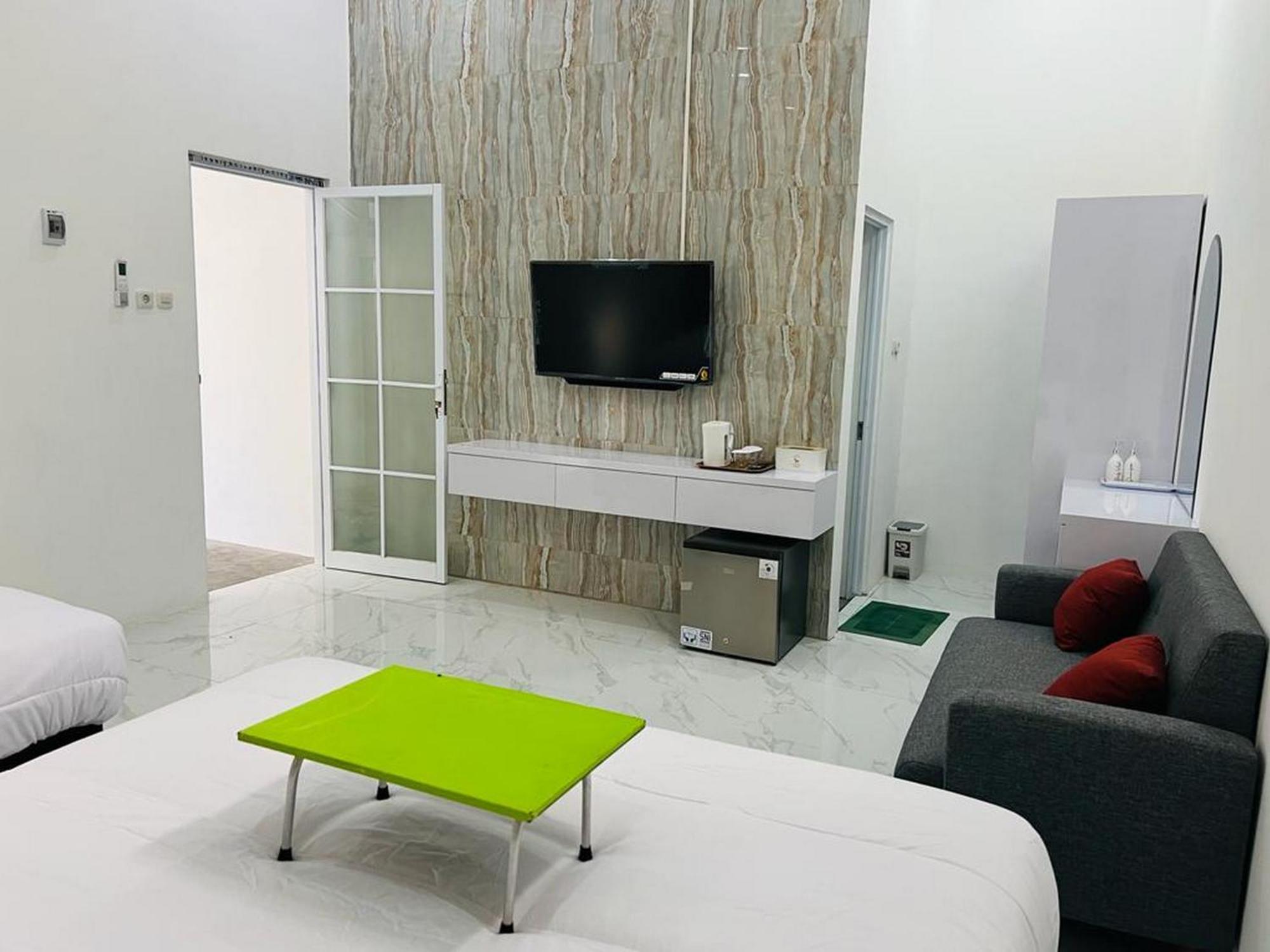 Urbanview Hotel Nimara Ngawi By Reddoorz Eksteriør bilde