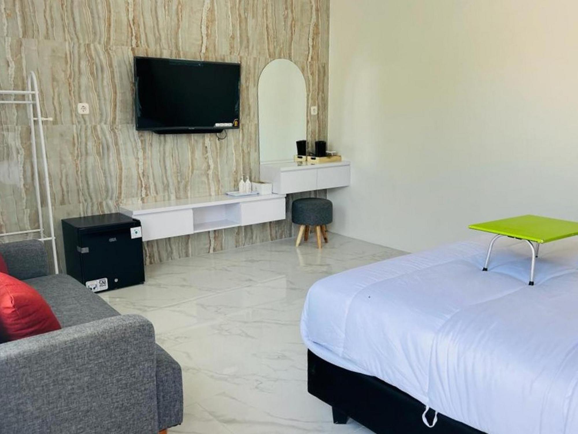 Urbanview Hotel Nimara Ngawi By Reddoorz Eksteriør bilde