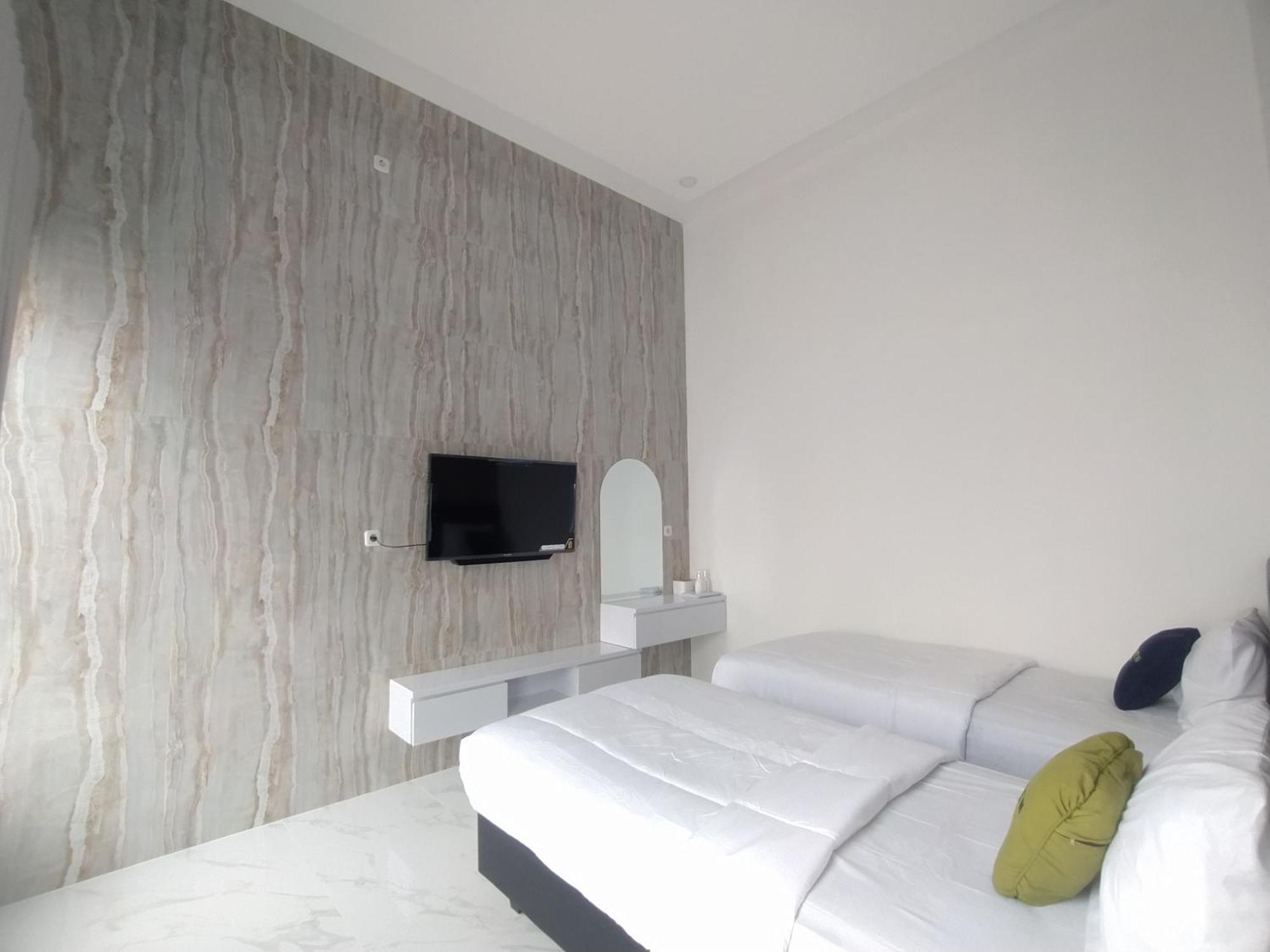 Urbanview Hotel Nimara Ngawi By Reddoorz Eksteriør bilde