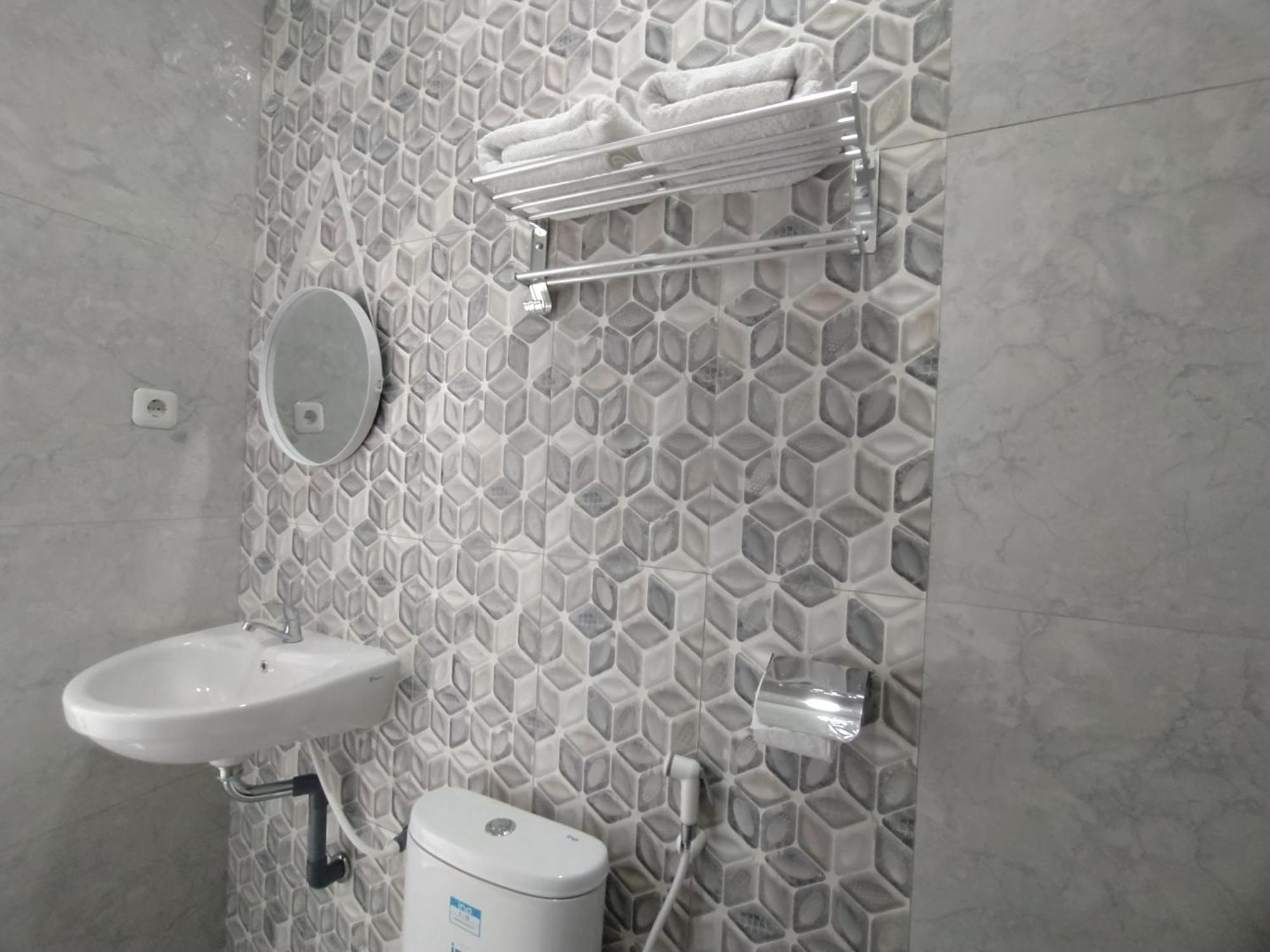 Urbanview Hotel Nimara Ngawi By Reddoorz Eksteriør bilde