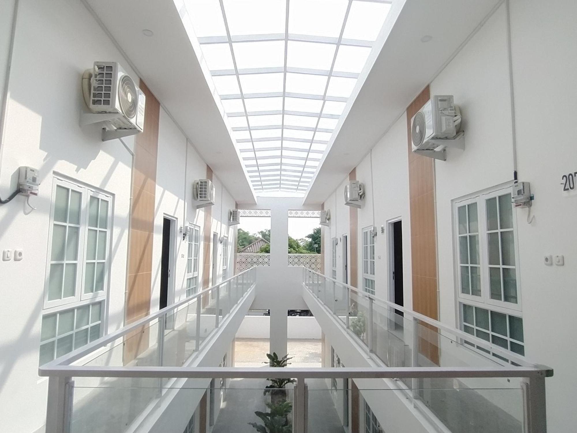 Urbanview Hotel Nimara Ngawi By Reddoorz Eksteriør bilde